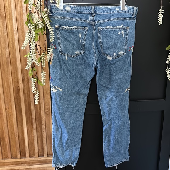 Mango‎ Poppy Floral Embroidered  Relaxed Fit Mid Rise Denim. Size 10 - Picture 3 of 9